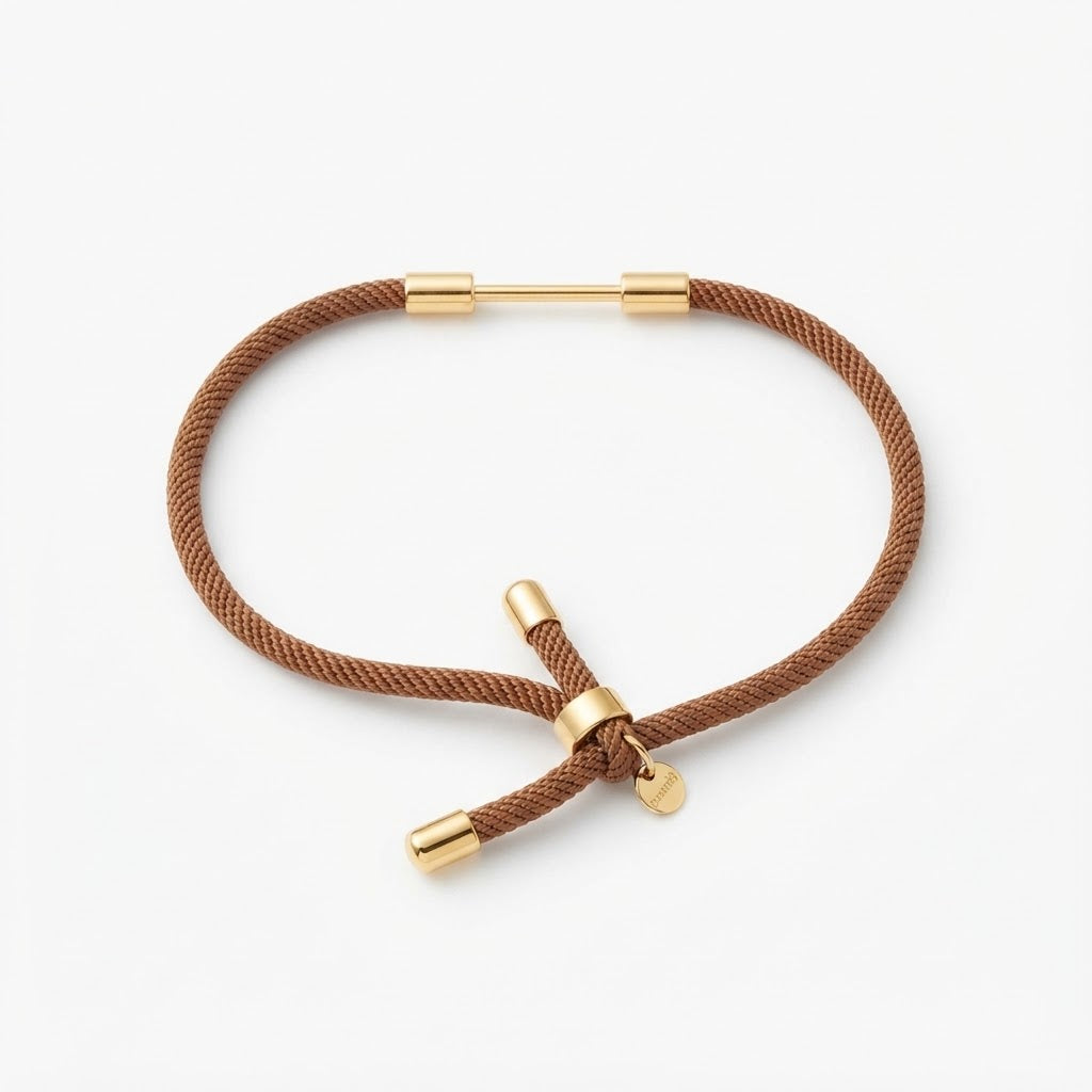 Bracciale Regolabile in Corda Intrecciata con Dettagli in Acciaio Inossidabile Dorato