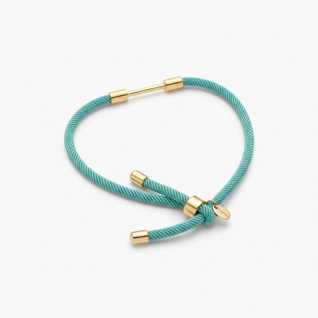 Bracciale Regolabile in Corda Intrecciata con Dettagli in Acciaio Inossidabile Dorato