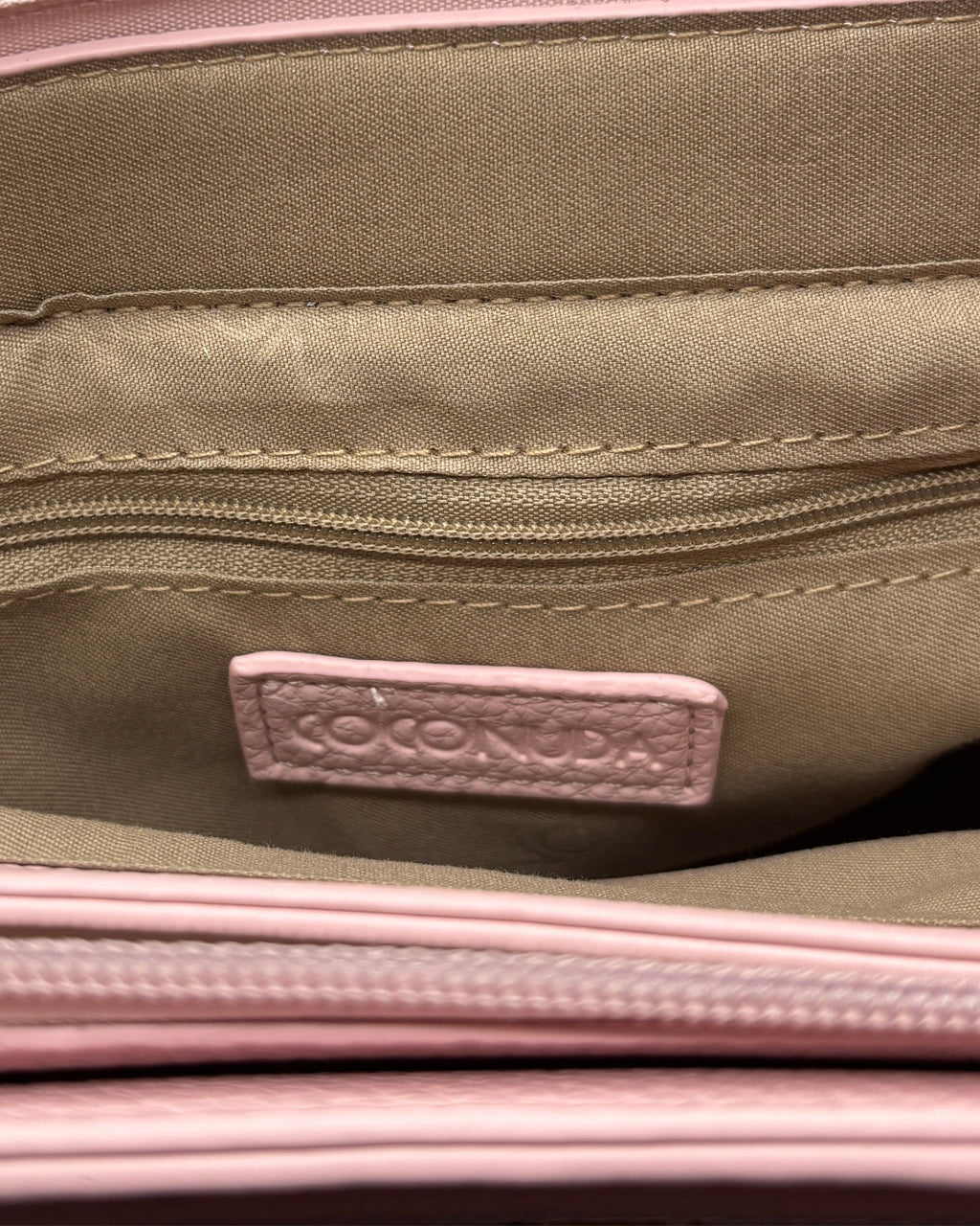 Borsa a Tracolla Coconuda Rosa Confetto con Patta e Chiusura a Passante - Donna Italiana