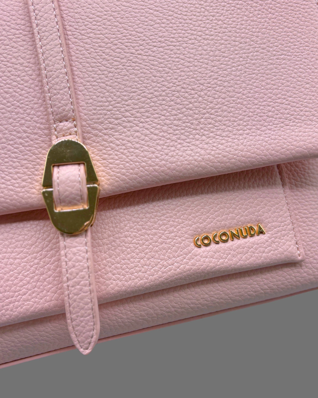Borsa a Tracolla Coconuda Rosa Confetto con Patta e Chiusura a Passante - Donna Italiana